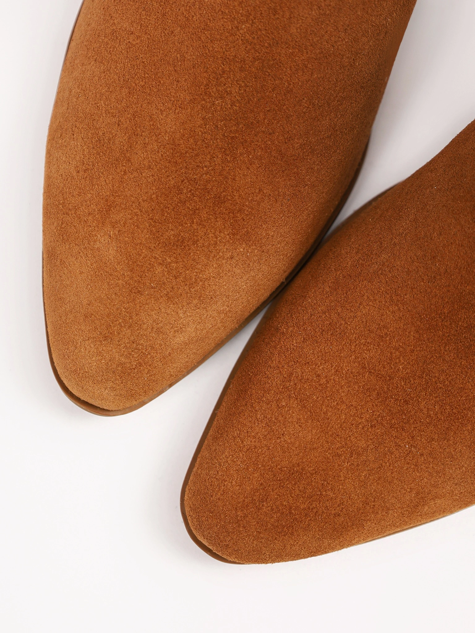 Ботинки рыжего цвета на низком каблуке